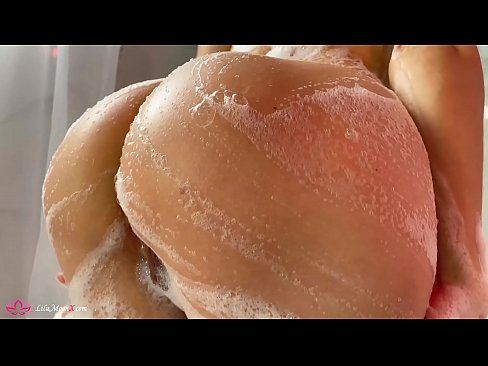 ❤️ Brunette په شاور کې د شدید orgasm لپاره د وایبرټر سره بلی مشت زنی کوي ☑  ❌️❤